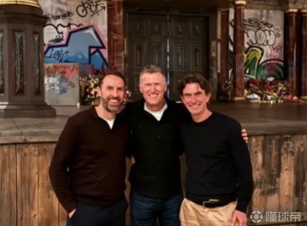 参加播客节目，索斯盖特晒出和弗兰克的合照：忙碌的几周